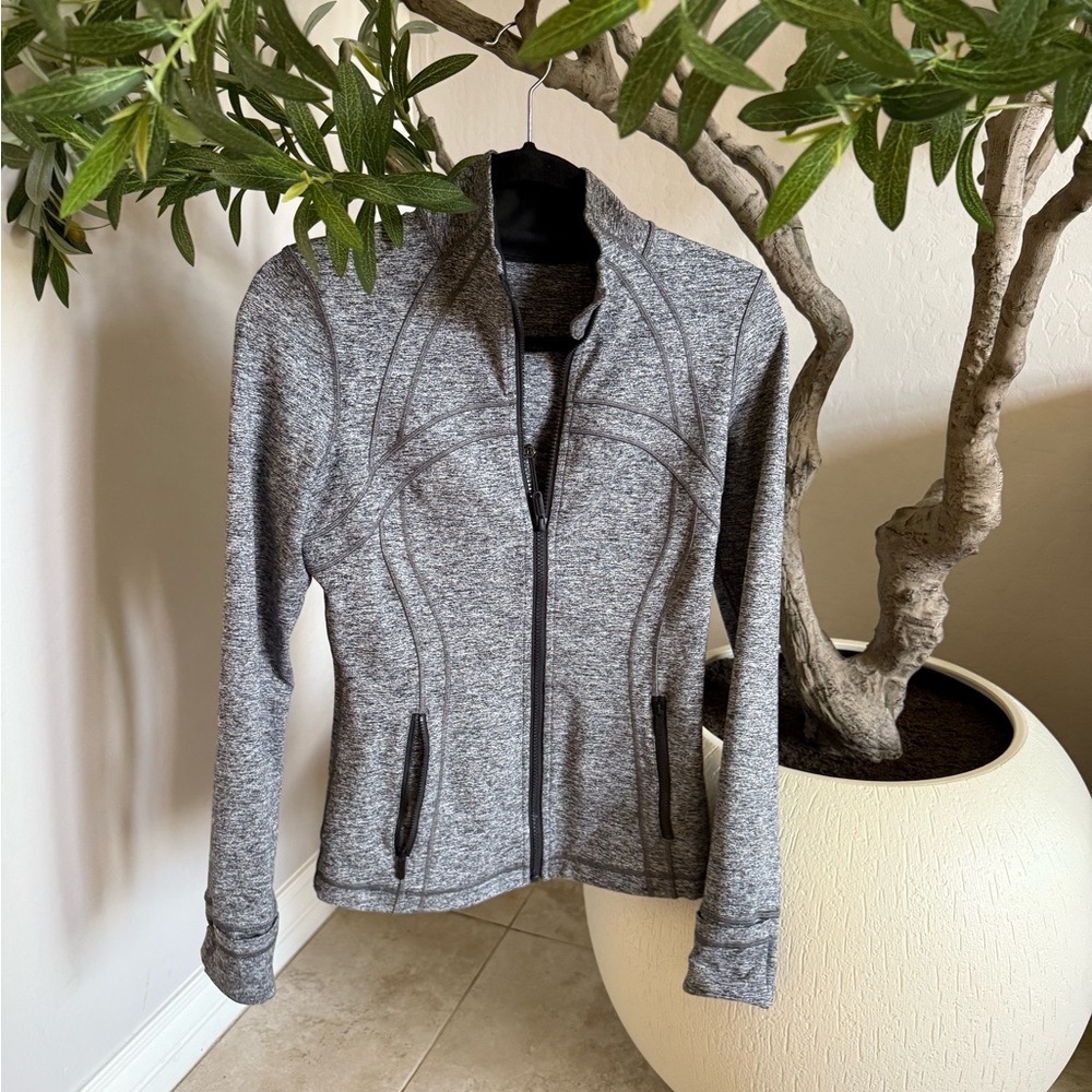 Lululemon jacket size 6